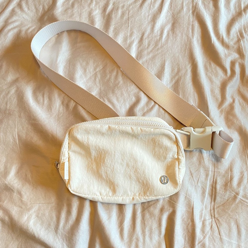 Lululemon Everywhere Belt Bag White Opal
